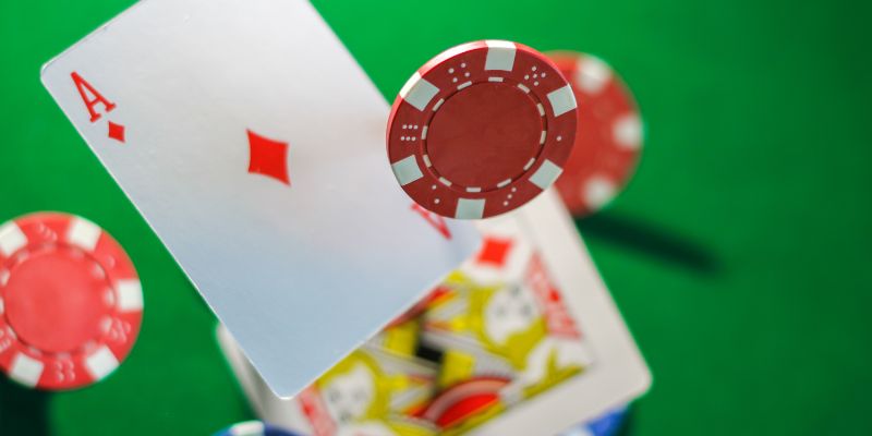 Các bộ bài trong poker cũng là điều bạn cần quan tâm